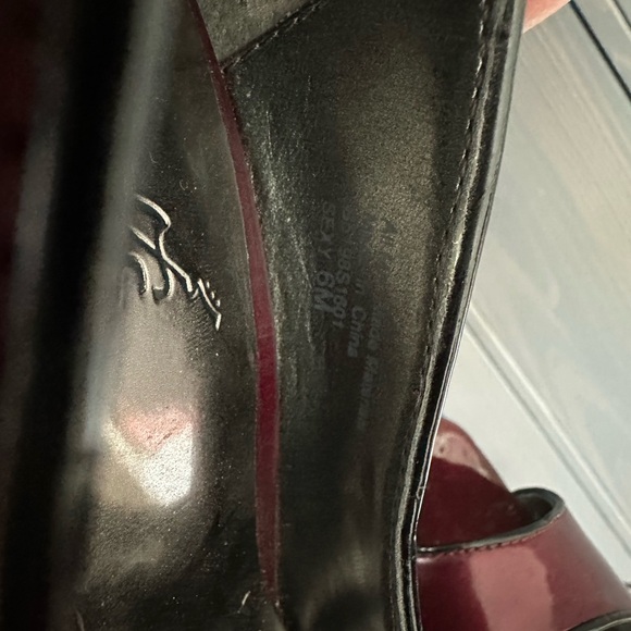 Carlos by Carlos Santana Burgundy Peep-Toe Heels - Picture 5 of 5